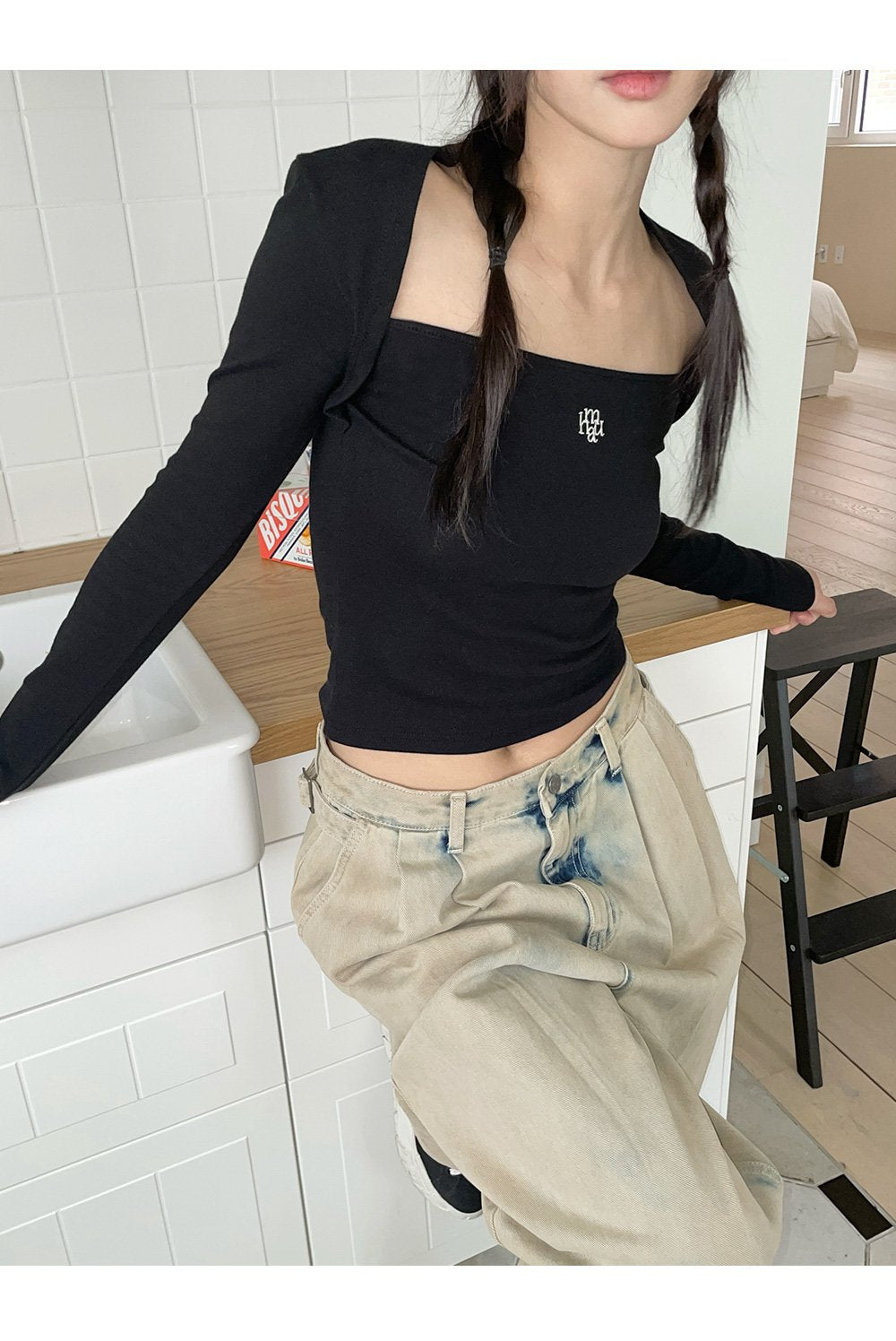 韓國 muahmuah 刺繡LOGO削肩設計短版 長袖T恤  (現貨+預購)