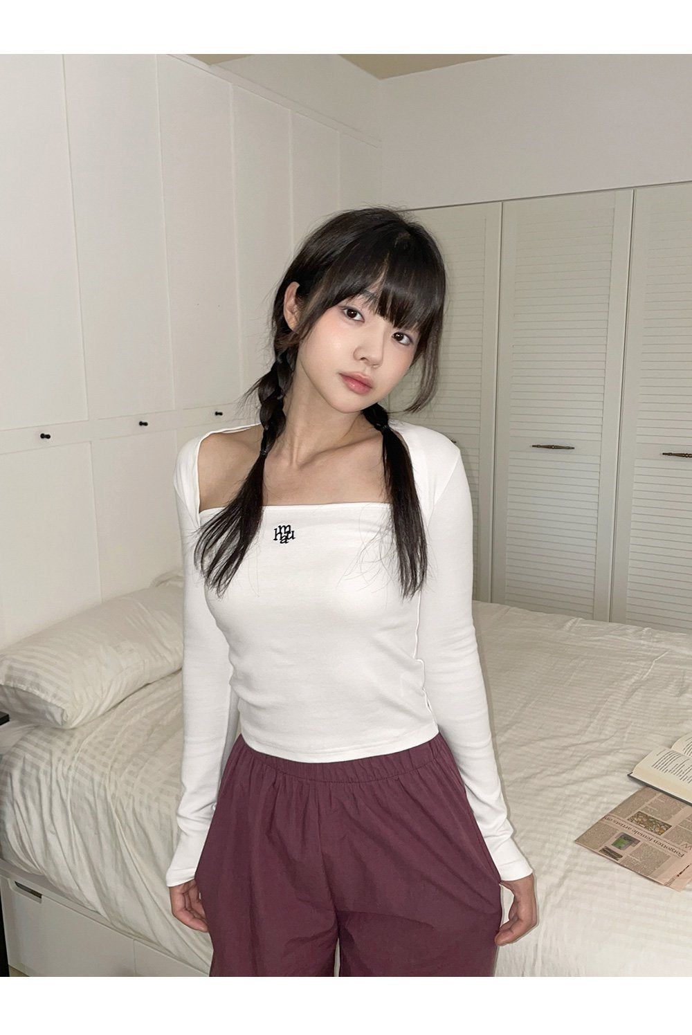 韓國 muahmuah 刺繡LOGO削肩設計短版 長袖T恤  (現貨+預購)