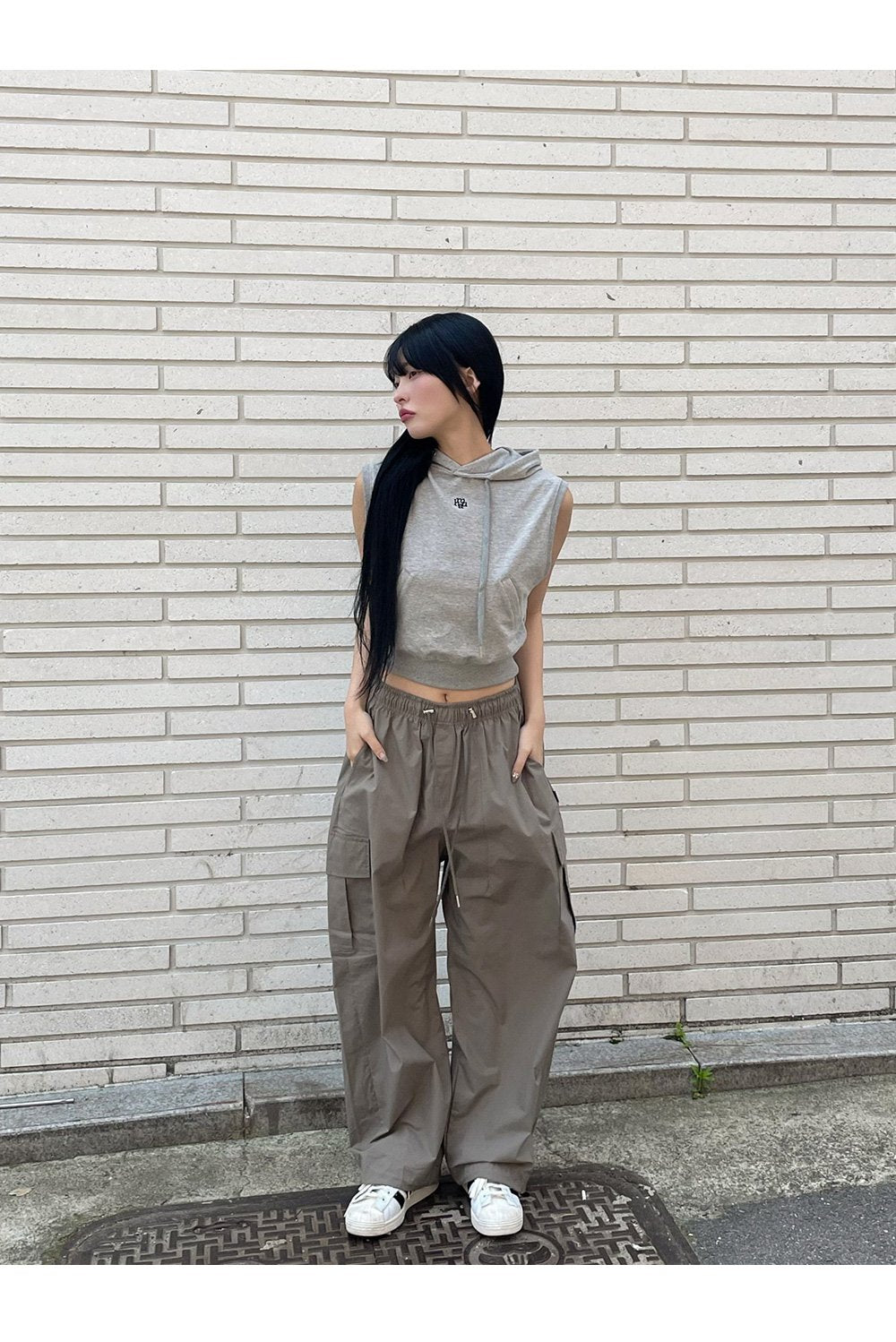 韓國 muahmuah 刺繡LOGO 露臍連帽背心  (現貨+預購)