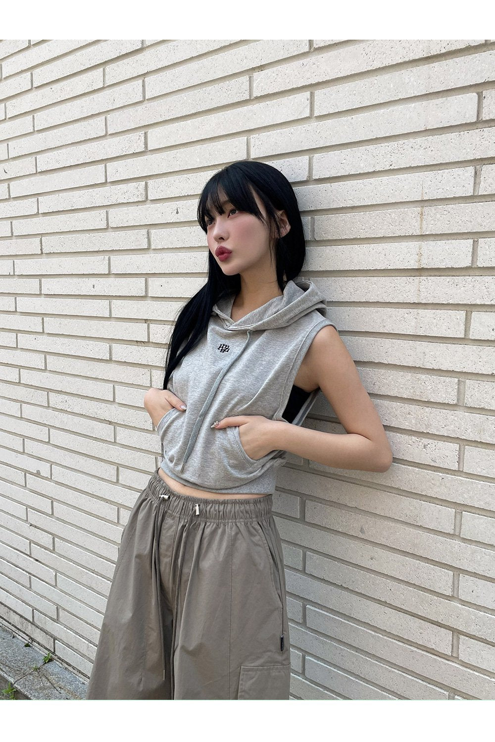 韓國 muahmuah 刺繡LOGO 露臍連帽背心  (現貨+預購)