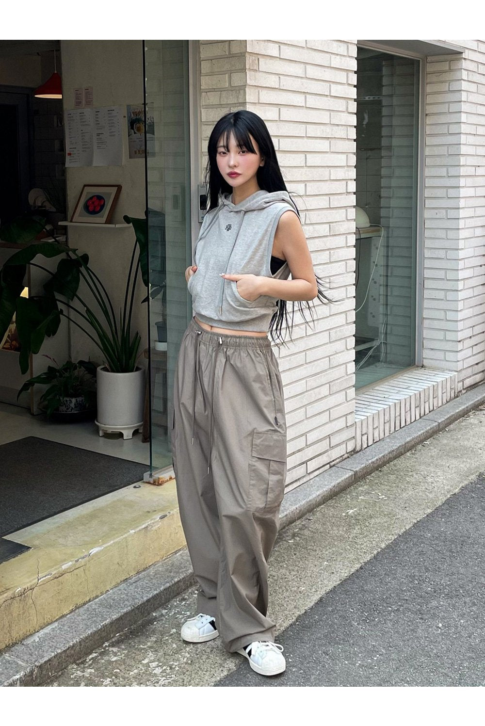 韓國 muahmuah 刺繡LOGO 露臍連帽背心  (現貨+預購)