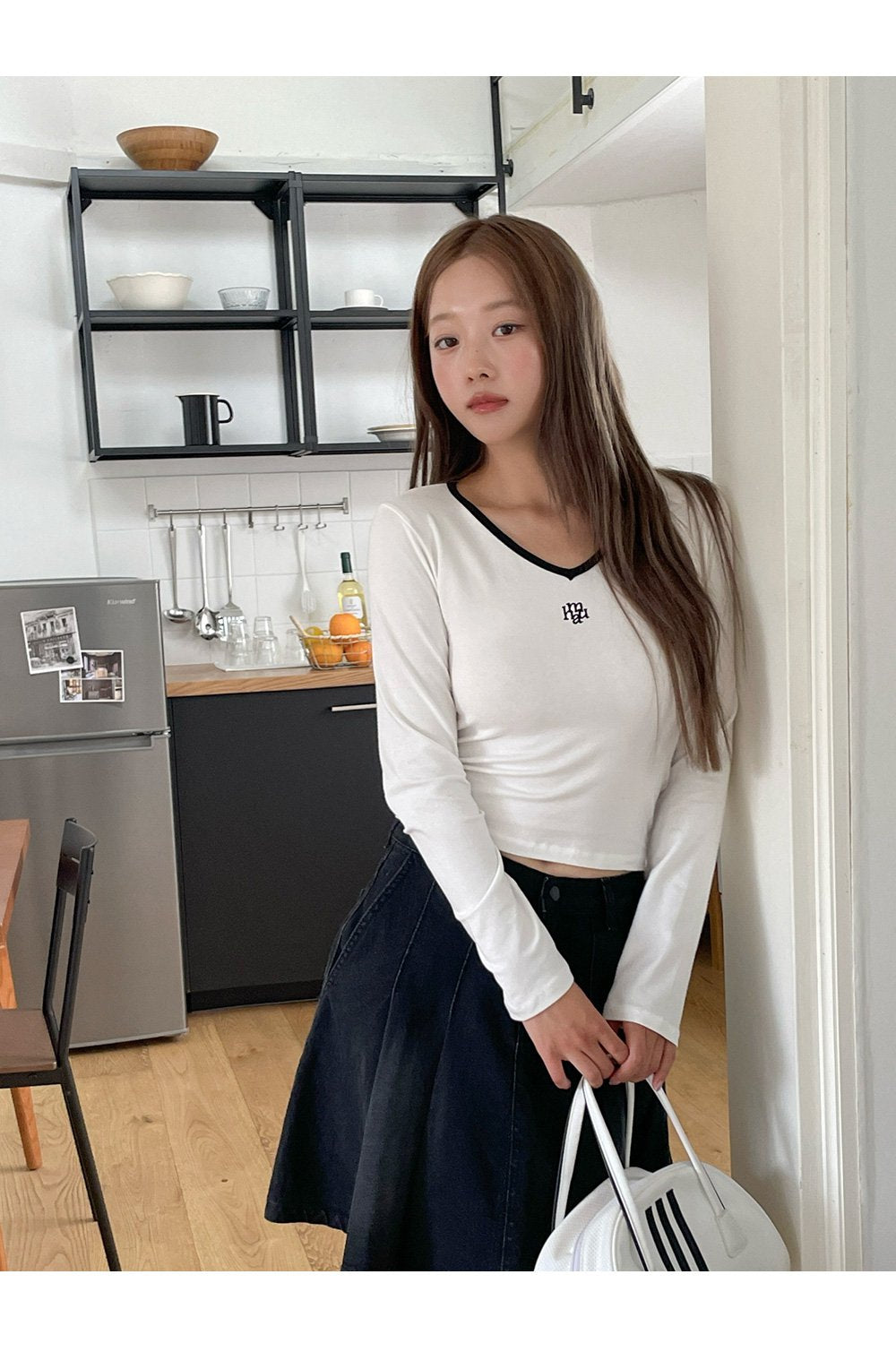 韓國 muahmuah 刺繡LOGO  V領撞色短版合身長袖T恤 (現貨+預購)