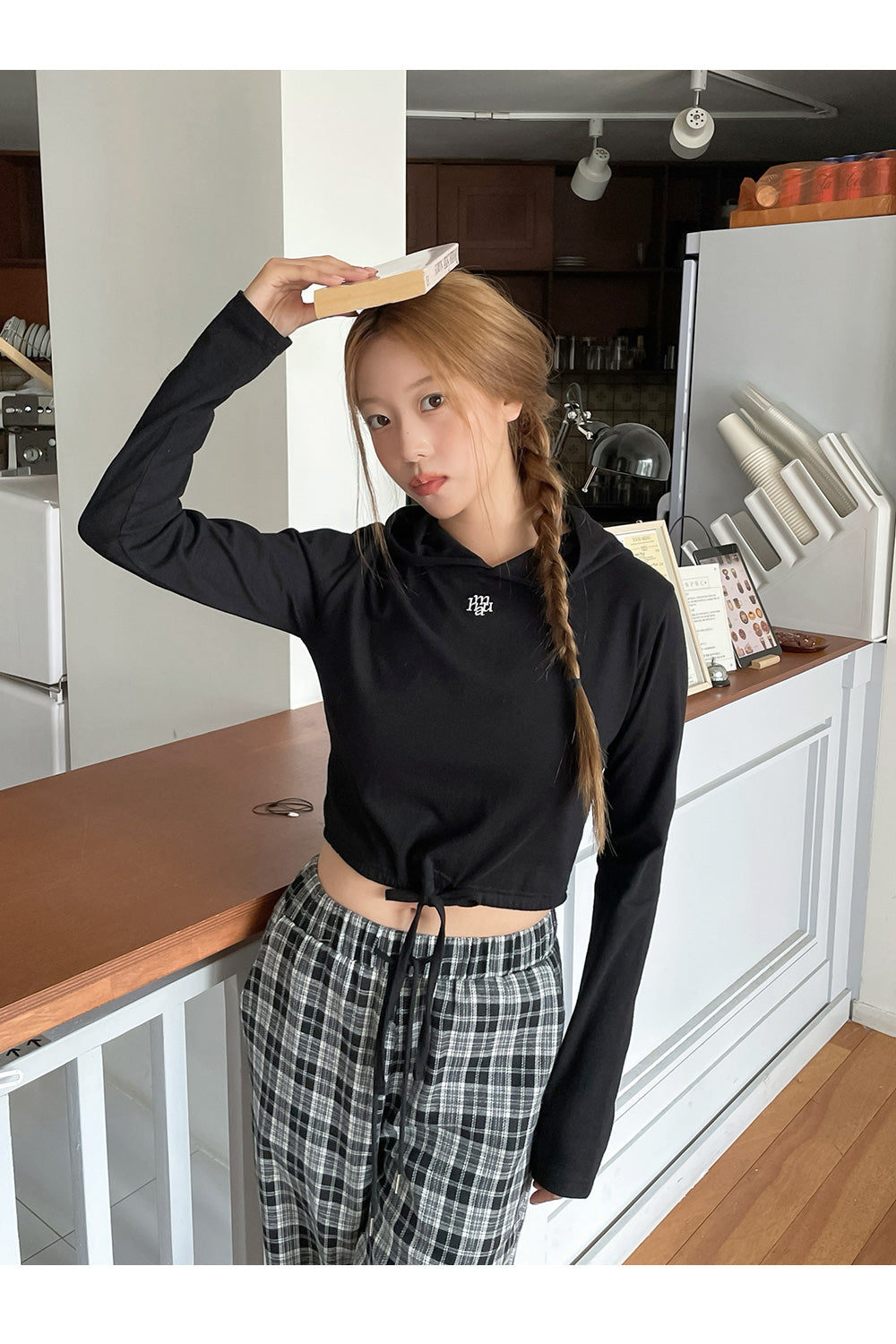 韓國 muahmuah 刺繡LOGO 連帽綁繩 短版 長袖T恤  (現貨+預購)