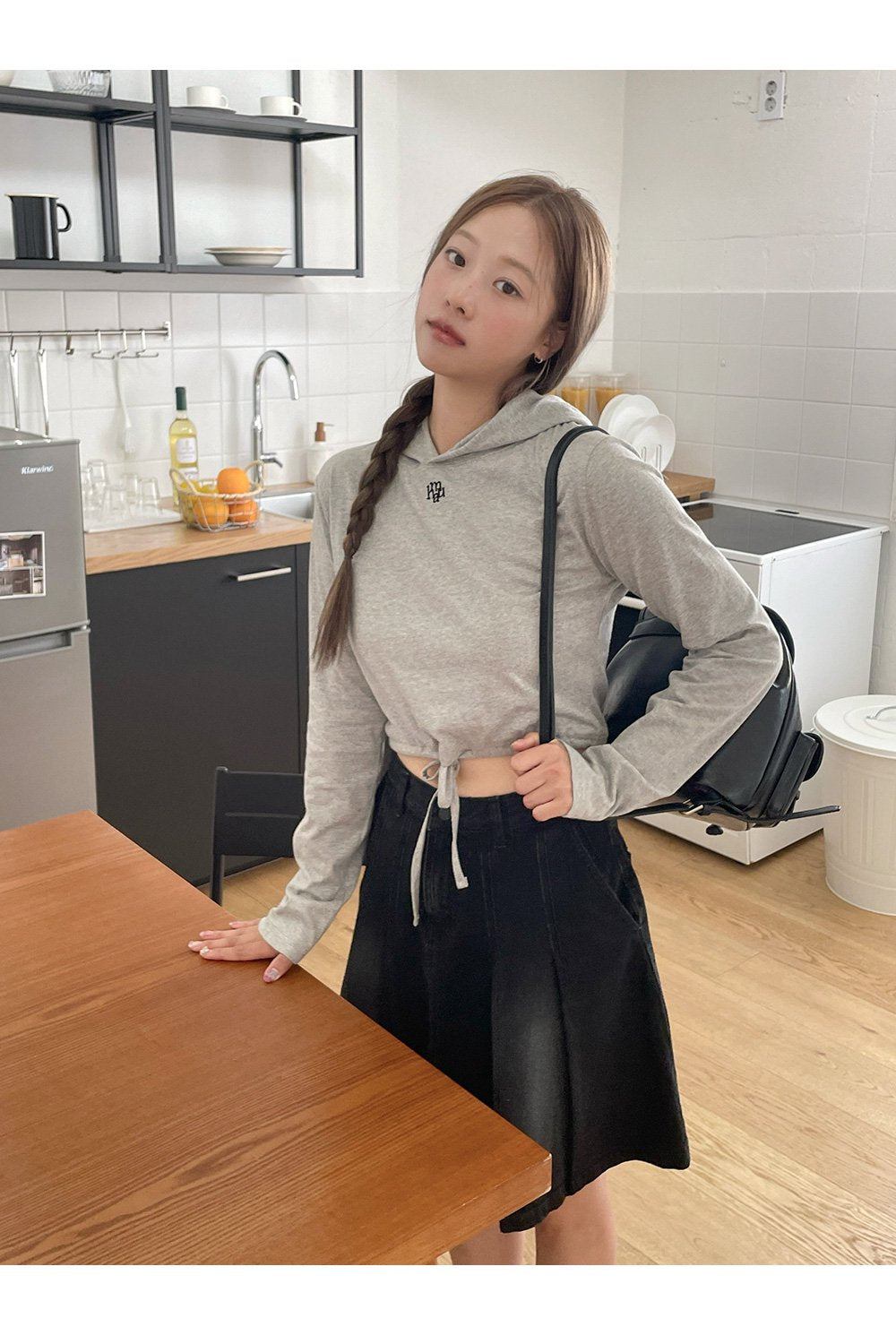 韓國 muahmuah 刺繡LOGO 連帽綁繩 短版 長袖T恤  (現貨+預購)