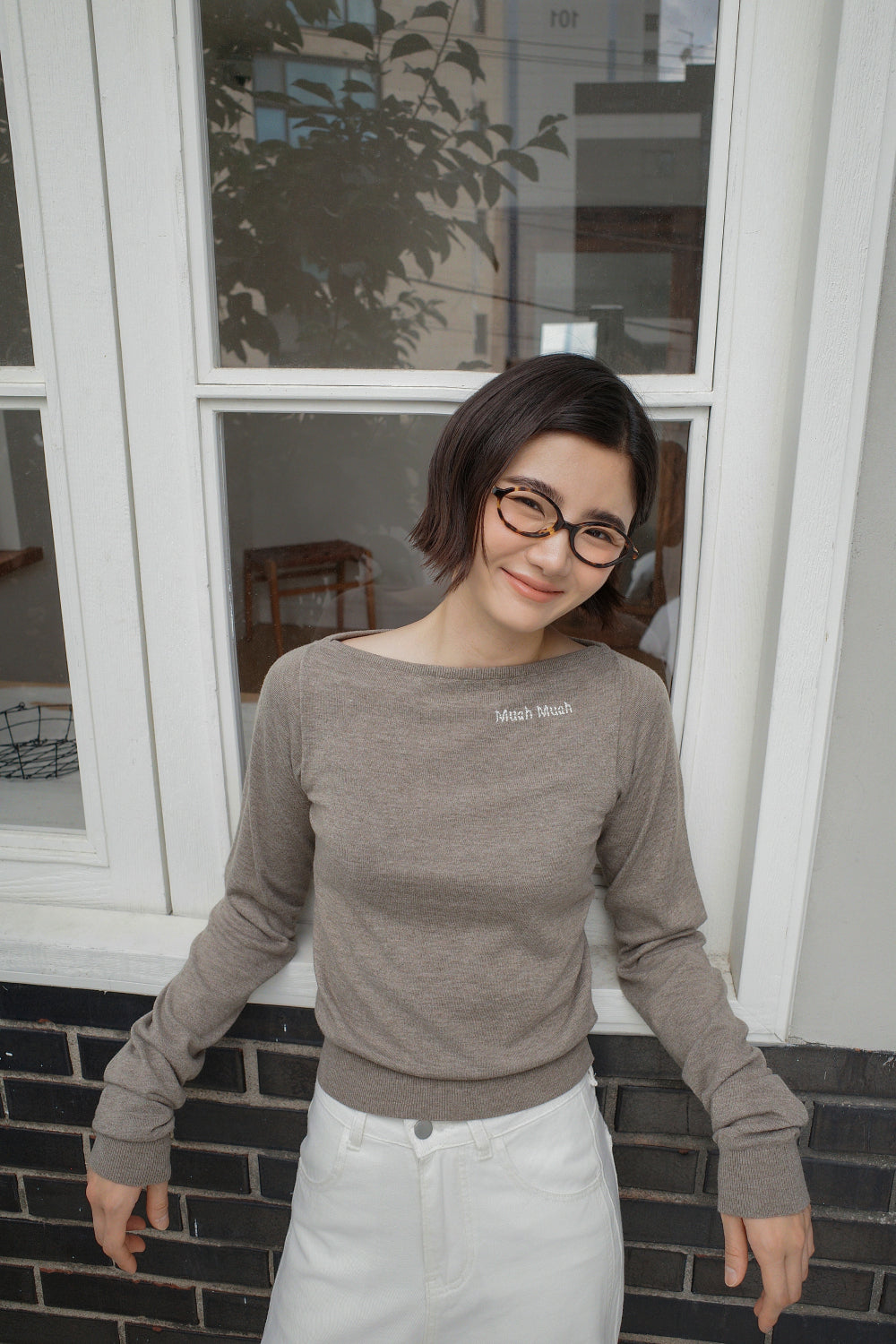 💕韓國 muahmuah 秋款新品 刺繡LOGO一字領薄針織修身上衣 (現貨+預購)