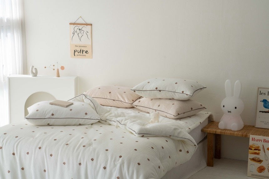 🆕新品上架【梨花娘】💖正韓熱賣🏆特殊特殊超細纖維棉柔軟保暖輕盈熊熊刺繡冬被(3色)🐻💖韓國連線