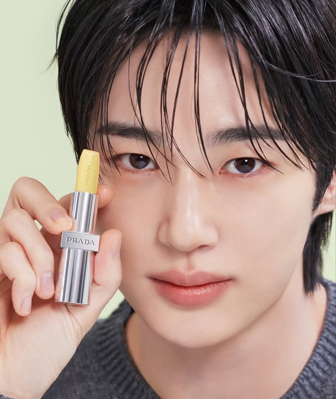 💜新品上架【梨花娘】💖PRADA U002保濕長效自然吸金香蕉黃潤色護唇膏1.3g 單入體驗版💖限量40支