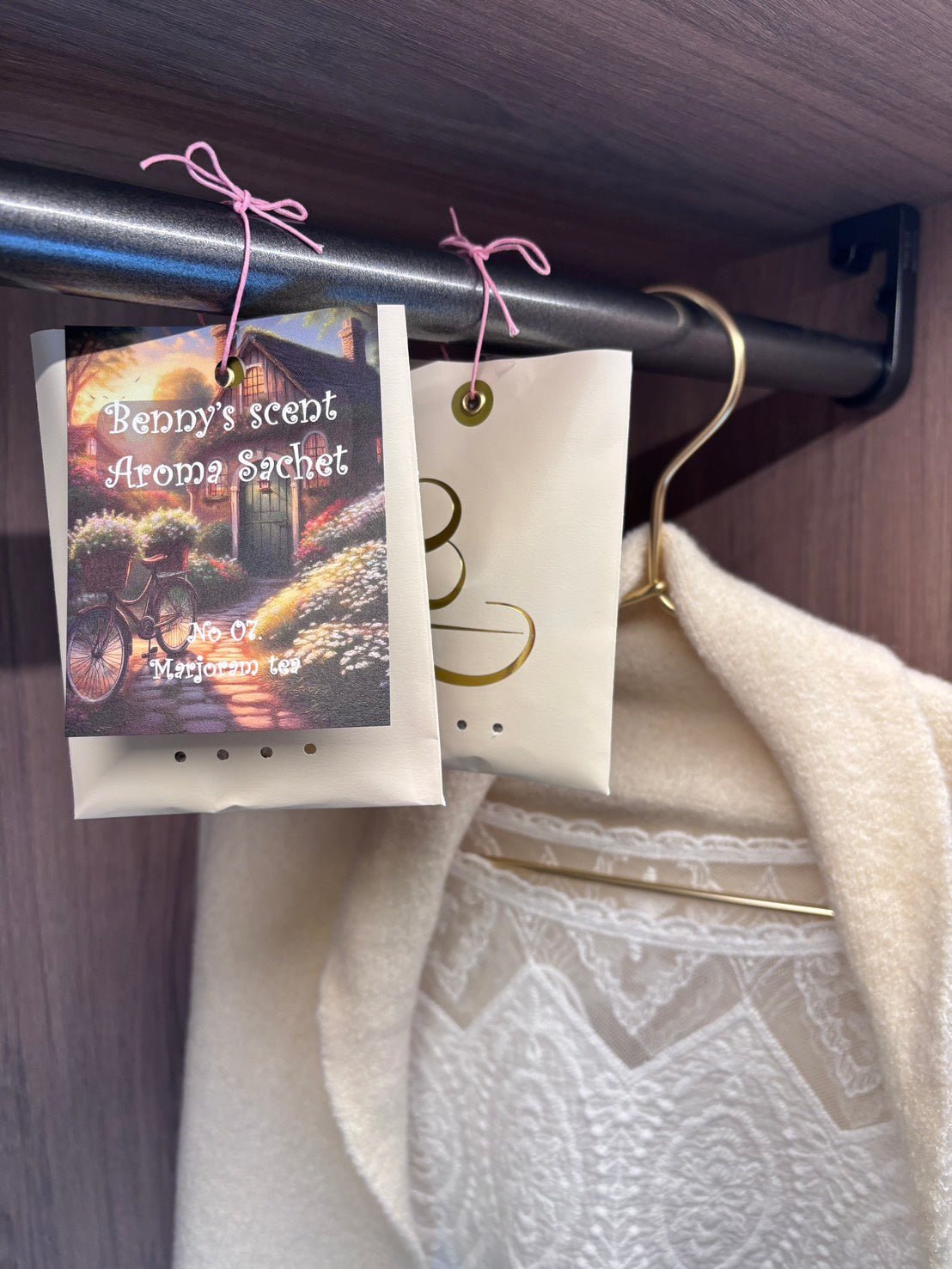 💜新品上架【梨花娘】🫧韓國PUMBLEPET天然植萃🌿韓國專業國際調香師衣櫥車用臥室歐洲油畫藝術卡+香氛袋一盒2入(20g)