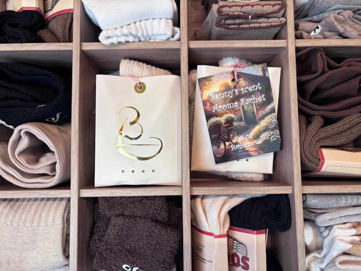 💜新品上架【梨花娘】🫧韓國PUMBLEPET天然植萃🌿韓國專業國際調香師衣櫥車用臥室歐洲油畫藝術卡+香氛袋一盒2入(20g)