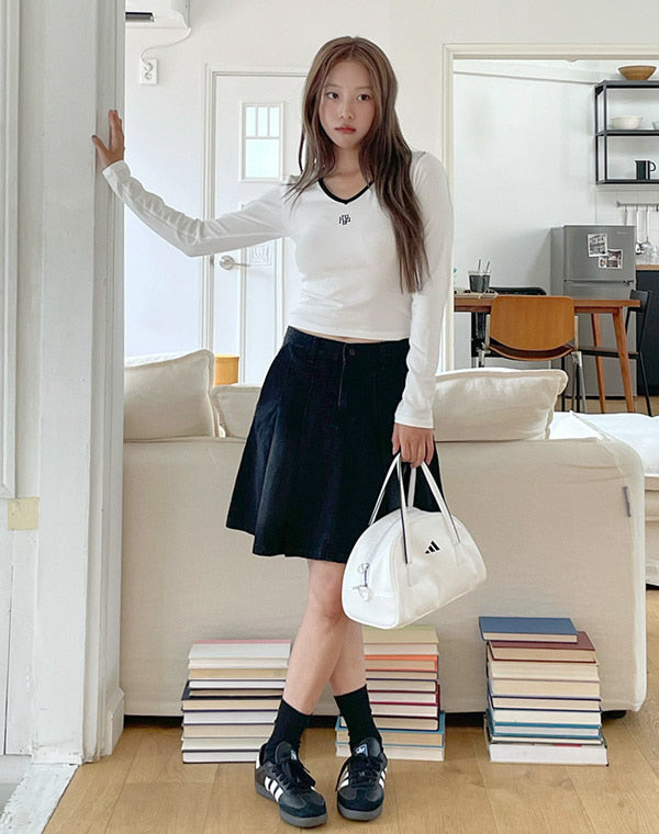 韓國 muahmuah 刺繡LOGO  V領撞色短版合身長袖T恤 (現貨+預購)