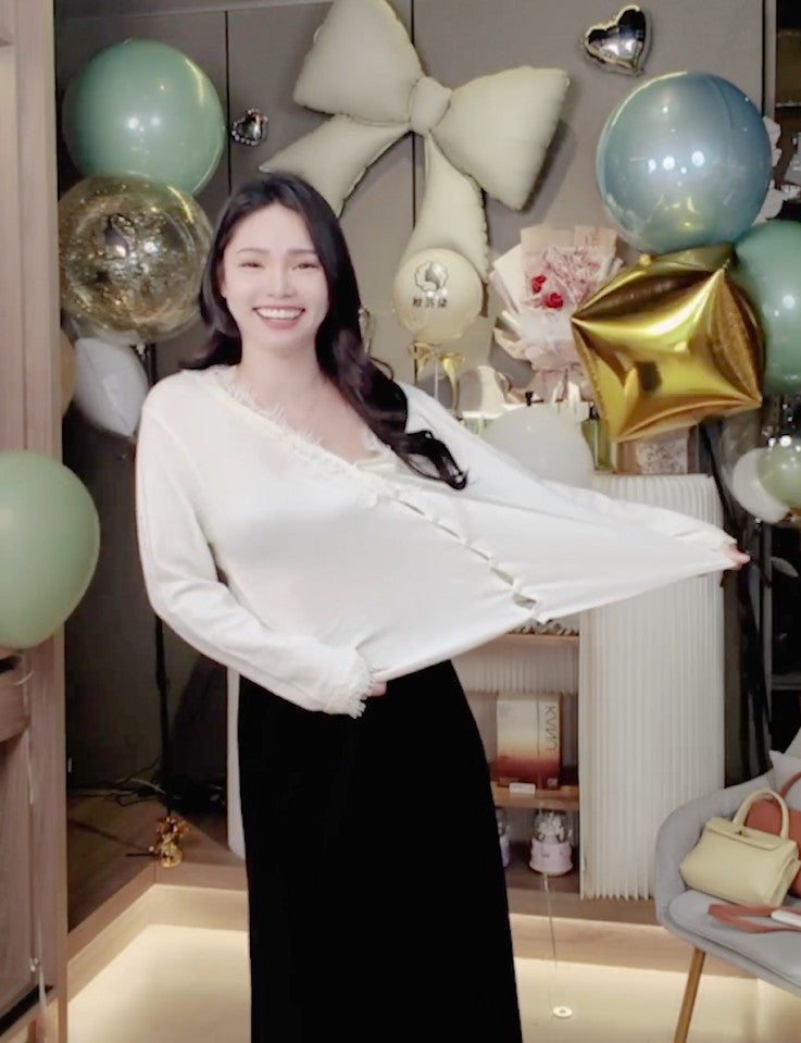 🆕新品上架💖【梨花瑪雅】☕優雅V領睫毛蕾絲細節美感針織罩衫上衣(2色)