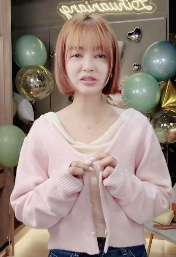 🆕新品上架💖【梨花瑪雅】新款海馬毛軟糯溫柔風粉色V領短版針織衫💕