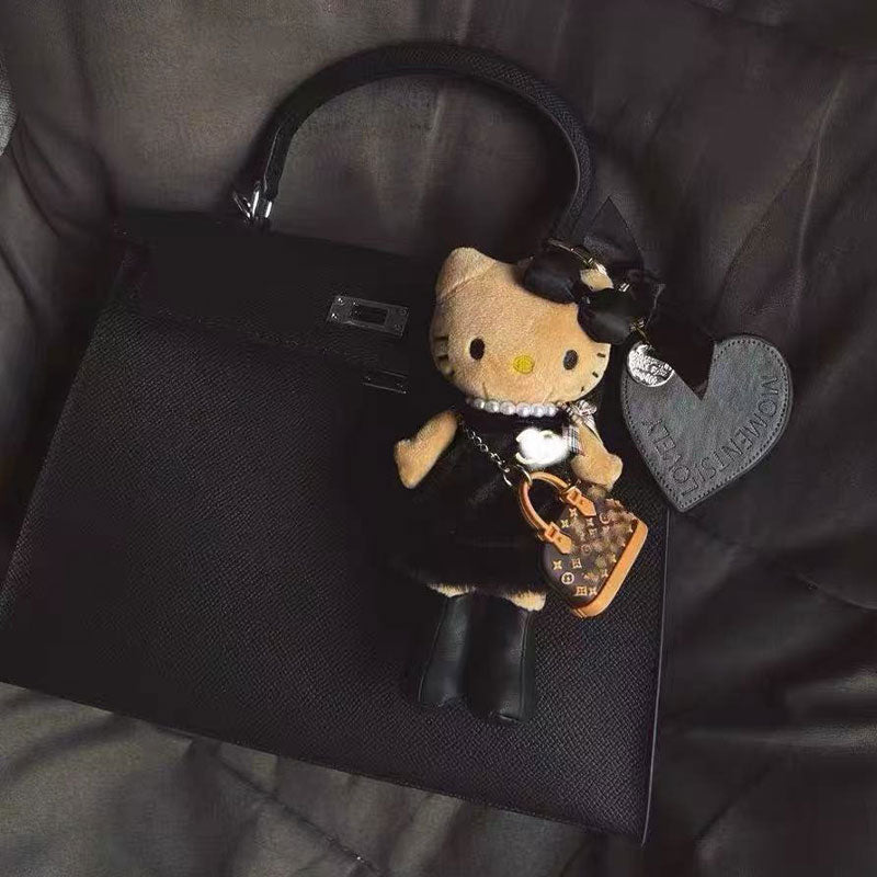 新品上架【梨花瑪雅】💕韓國流行秋冬款法式精品優雅長腿kitty包包愛心釦環吊飾😽