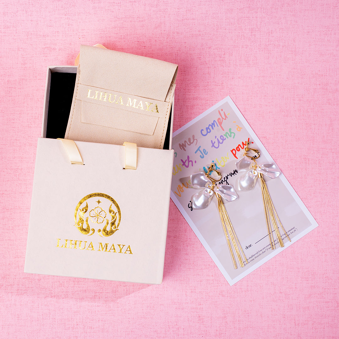 💖新品上架【梨花瑪雅】實拍選品法式優雅仿珍珠花瓣流蘇金色耳環(針式，夾式)