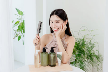 夏日必備清涼除臭護理組✨NOV.15曠野綠茵茶樹舒緩洗髮精500ml+散沫花萃活氧復甦護髮乳500ml+洋甘菊頭皮去角質泥50ml/3支