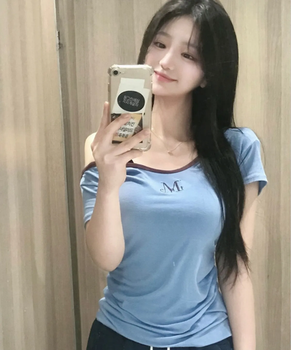 🆕新品上架💖【梨花娘】韓國品牌 Muscent Viola露肩不對稱撞色抓皺彈力短T(2色)