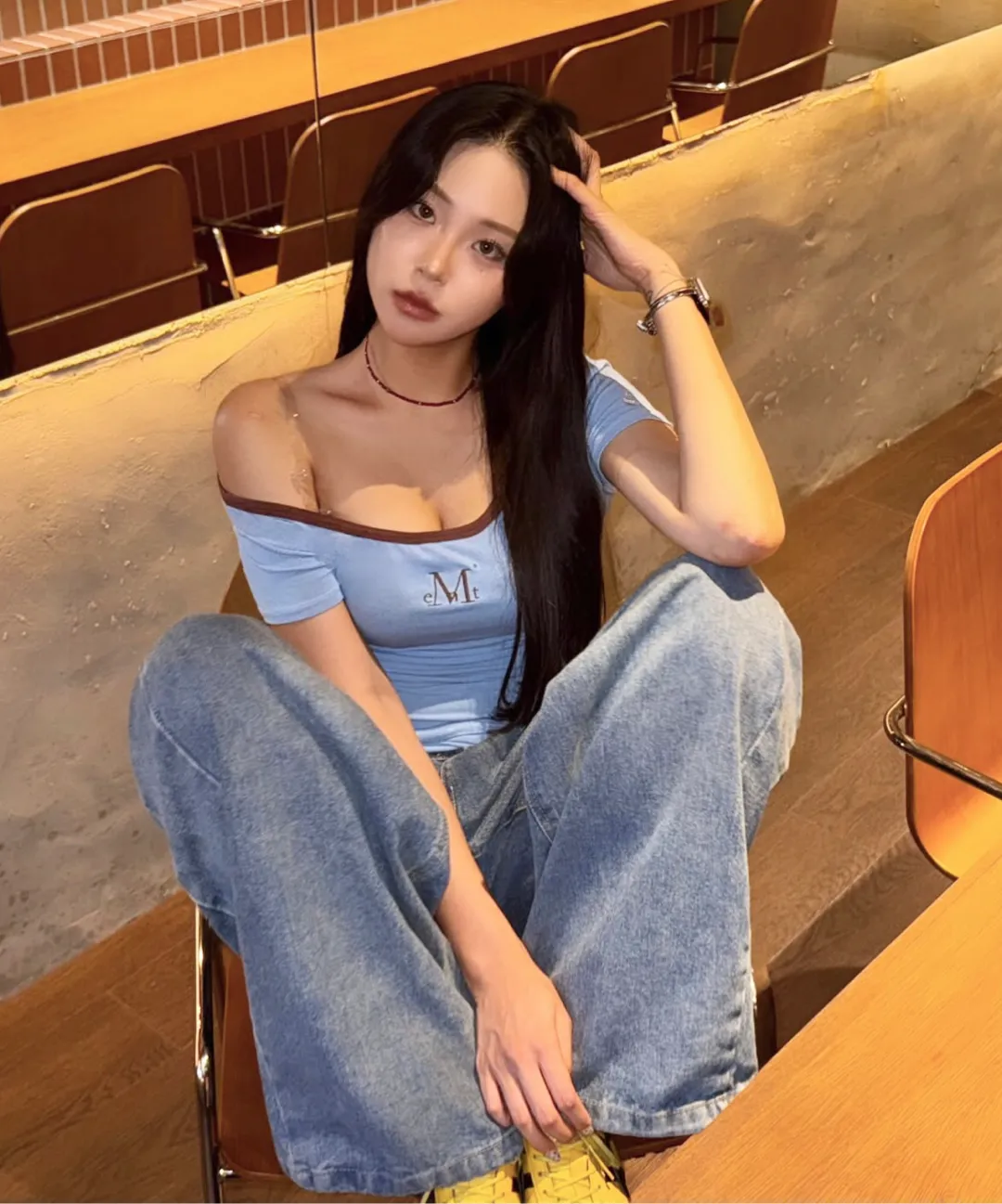 🆕新品上架💖【梨花娘】韓國品牌 Muscent Viola露肩不對稱撞色抓皺彈力短T(2色)