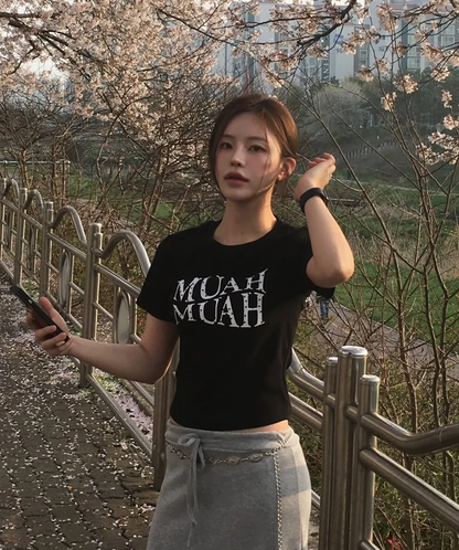🆕新品上架【梨花娘】💗 韓國 MUAH MUAH 甜酷顯瘦！愛心刺繡柔膚短版修身棉質T恤(4色)