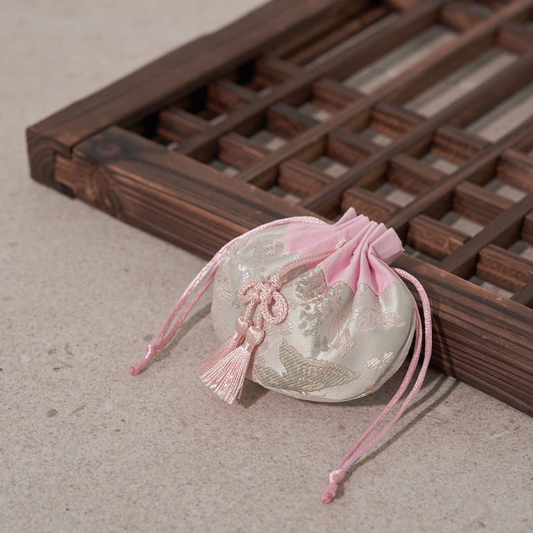 韓國新品上架【梨花娘】🐾BAILEY 🐶韓系流蘇小福袋寵物香香包(2色)