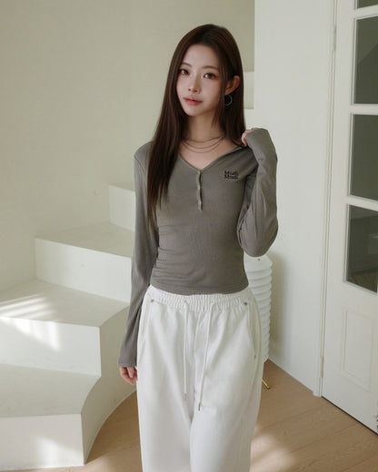 💖韓國暢銷品牌MUAHMUAH 💕新品上市 針織連帽V領排釦修身舒適高彈力針織氣質上衣 (6色)