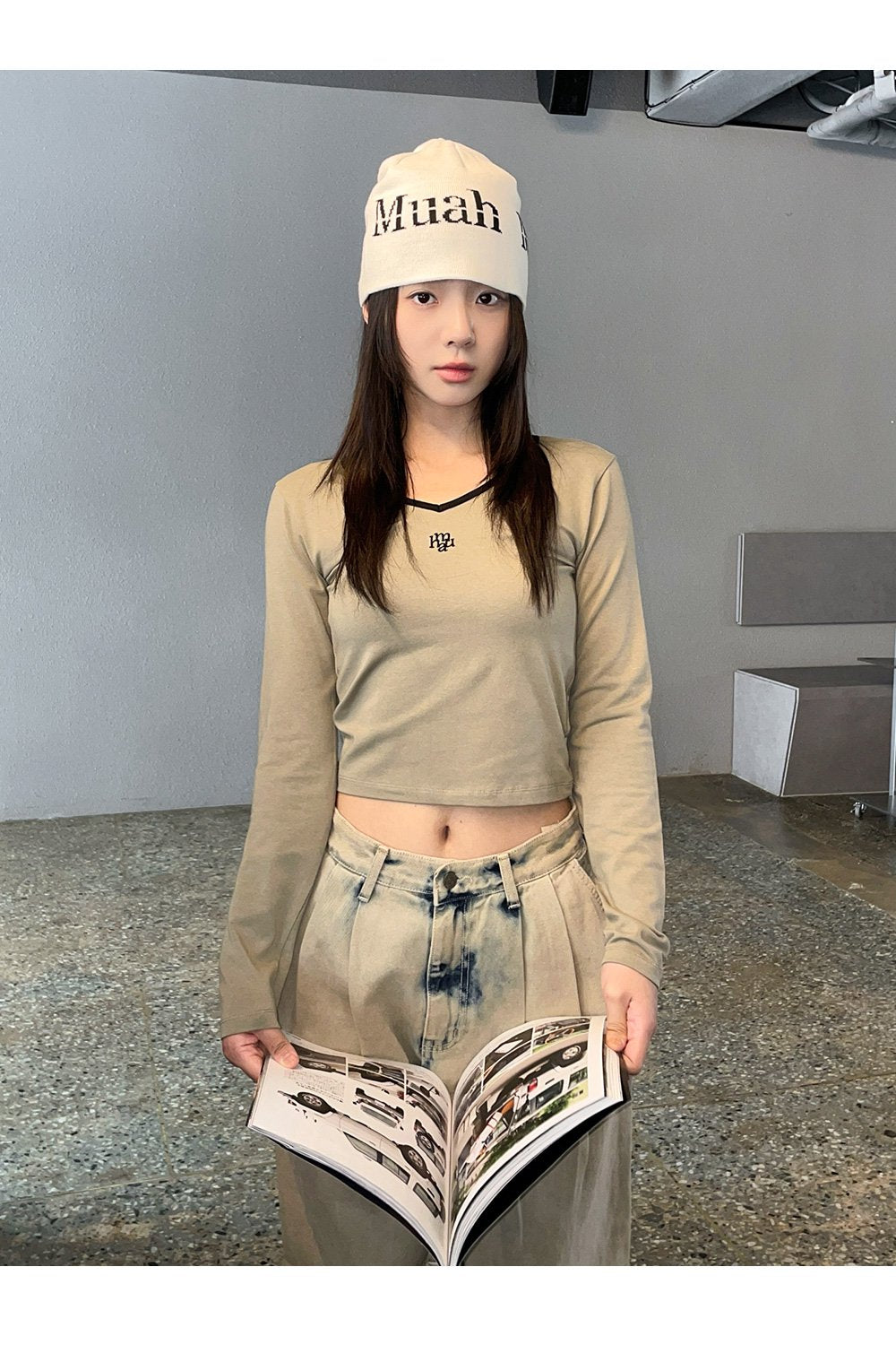 韓國 muahmuah 刺繡LOGO  V領撞色短版合身長袖T恤 (現貨+預購)