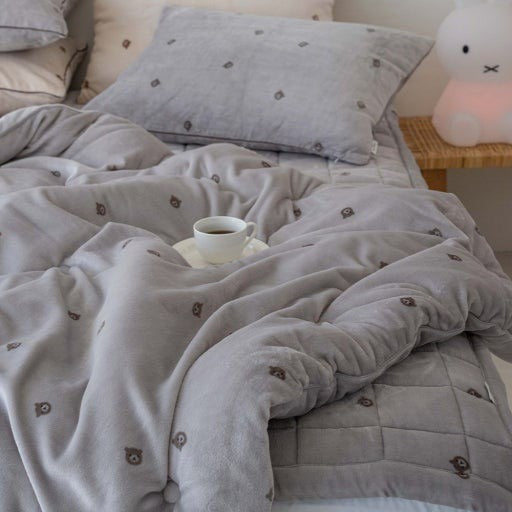 🆕新品上架【梨花娘】💖正韓熱賣🏆特殊特殊超細纖維棉柔軟保暖輕盈熊熊刺繡冬被(3色)🐻💖韓國連線