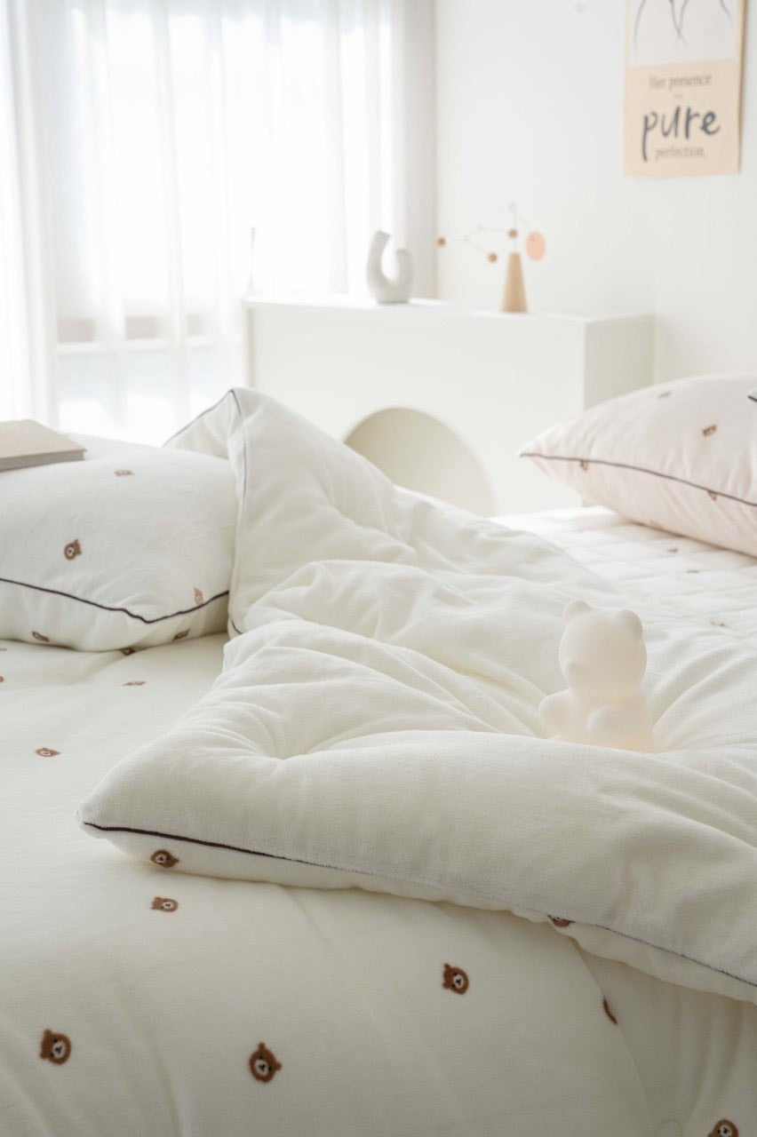 🆕新品上架【梨花娘】💖正韓熱賣🏆特殊特殊超細纖維棉柔軟保暖輕盈熊熊刺繡冬被(3色)🐻💖韓國連線