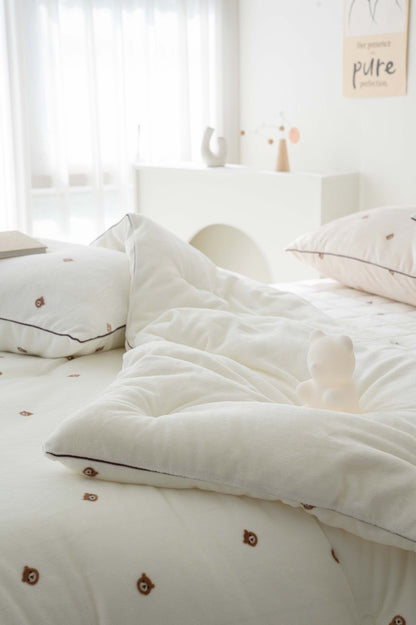 🆕新品上架【梨花娘】💖正韓熱賣🏆特殊特殊超細纖維棉柔軟保暖輕盈熊熊刺繡冬被(3色)🐻💖韓國連線