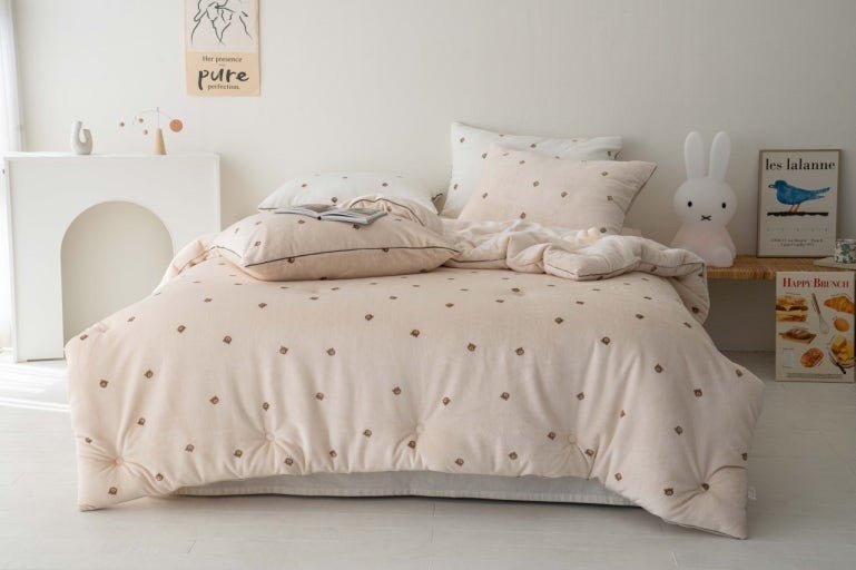 🆕新品上架【梨花娘】💖正韓熱賣🏆特殊特殊超細纖維棉柔軟保暖輕盈熊熊刺繡冬被(3色)🐻💖韓國連線