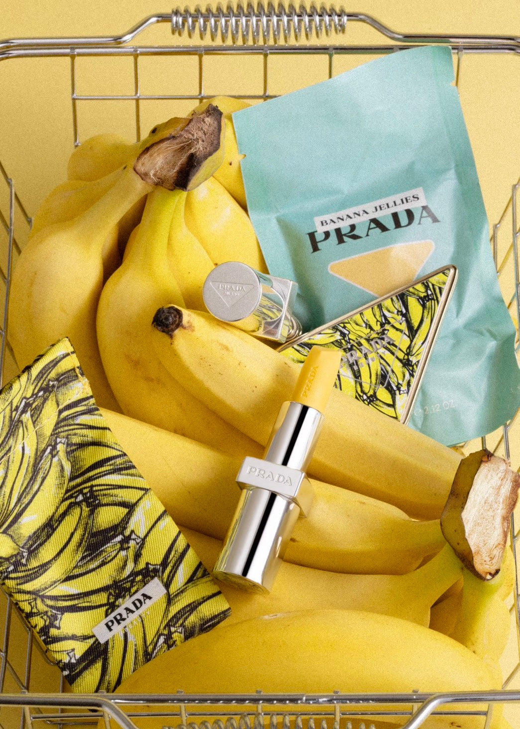 💜新品上架【梨花娘】💖PRADA U002保濕長效自然吸金香蕉黃潤色護唇膏1.3g 單入體驗版💖約1月中到貨限量40支