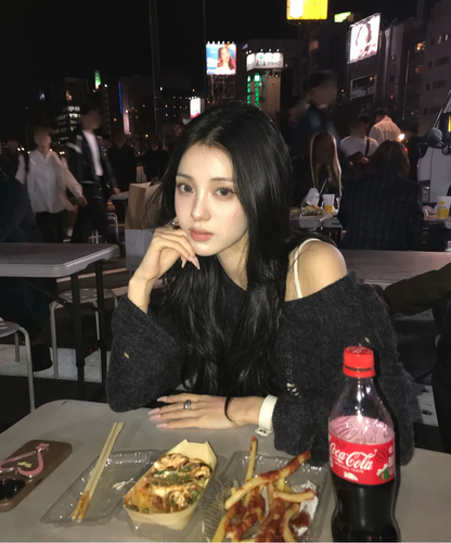 💖韓國暢銷品牌KHAKIPOINT🆕新品上架 甜酷系金屬標下擺不對稱荷葉邊細肩帶上衣(3色)