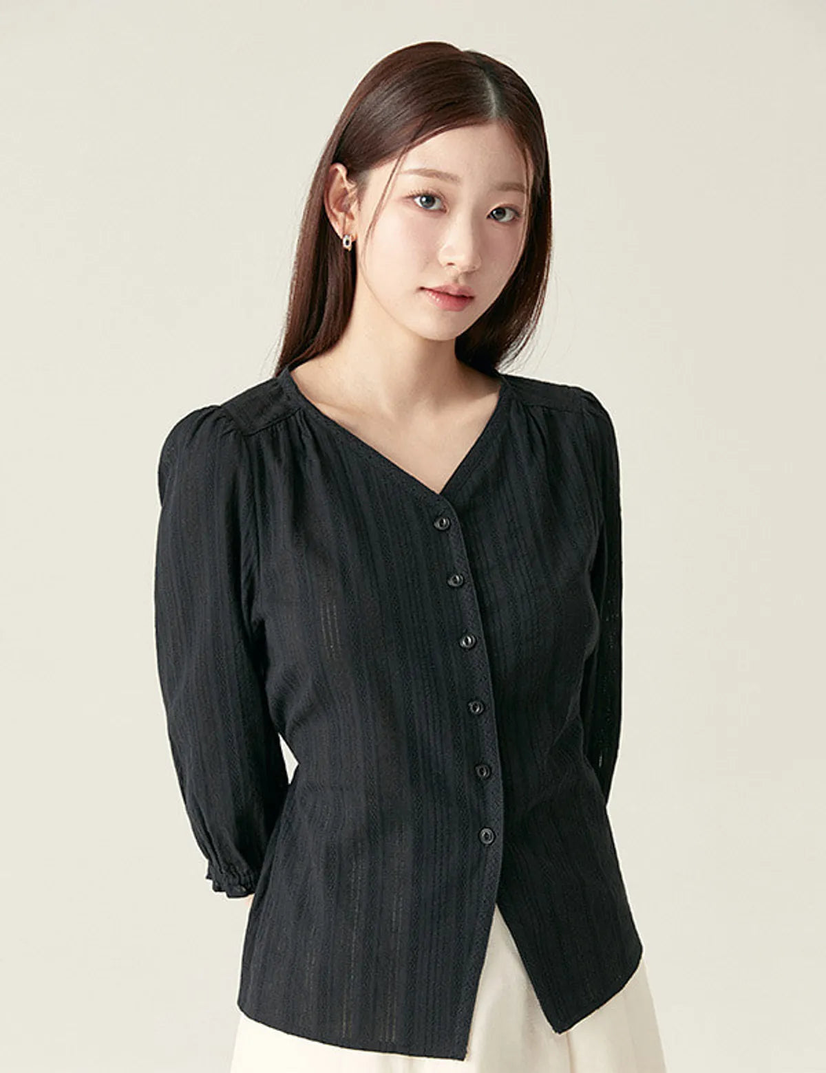 🆕新品上架【梨花娘】韓國品牌 ROEM細節V領綁帶襯衫(2色)
