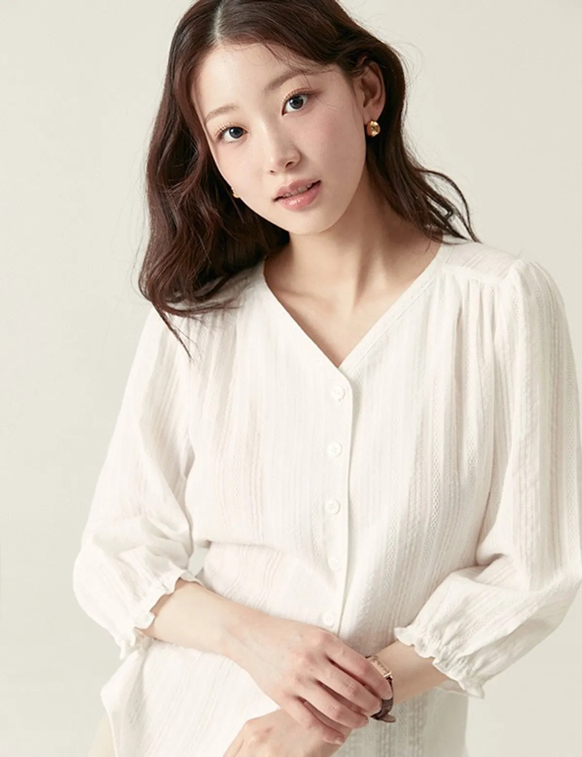 🆕新品上架【梨花娘】韓國品牌 ROEM細節V領綁帶襯衫(2色)