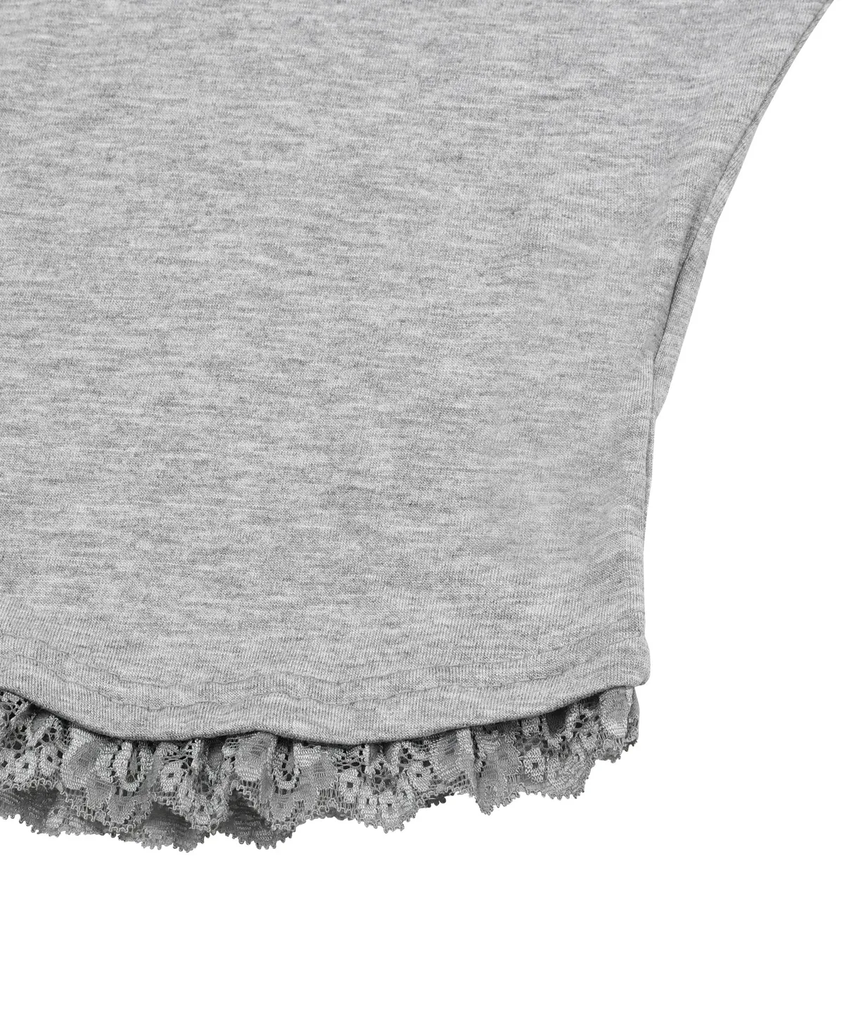 🆕新品上架 💖韓國暢銷品牌MÜCENT V領蕾絲刺繡LOGO修身圓弧下擺短版 T-shirt(3色)