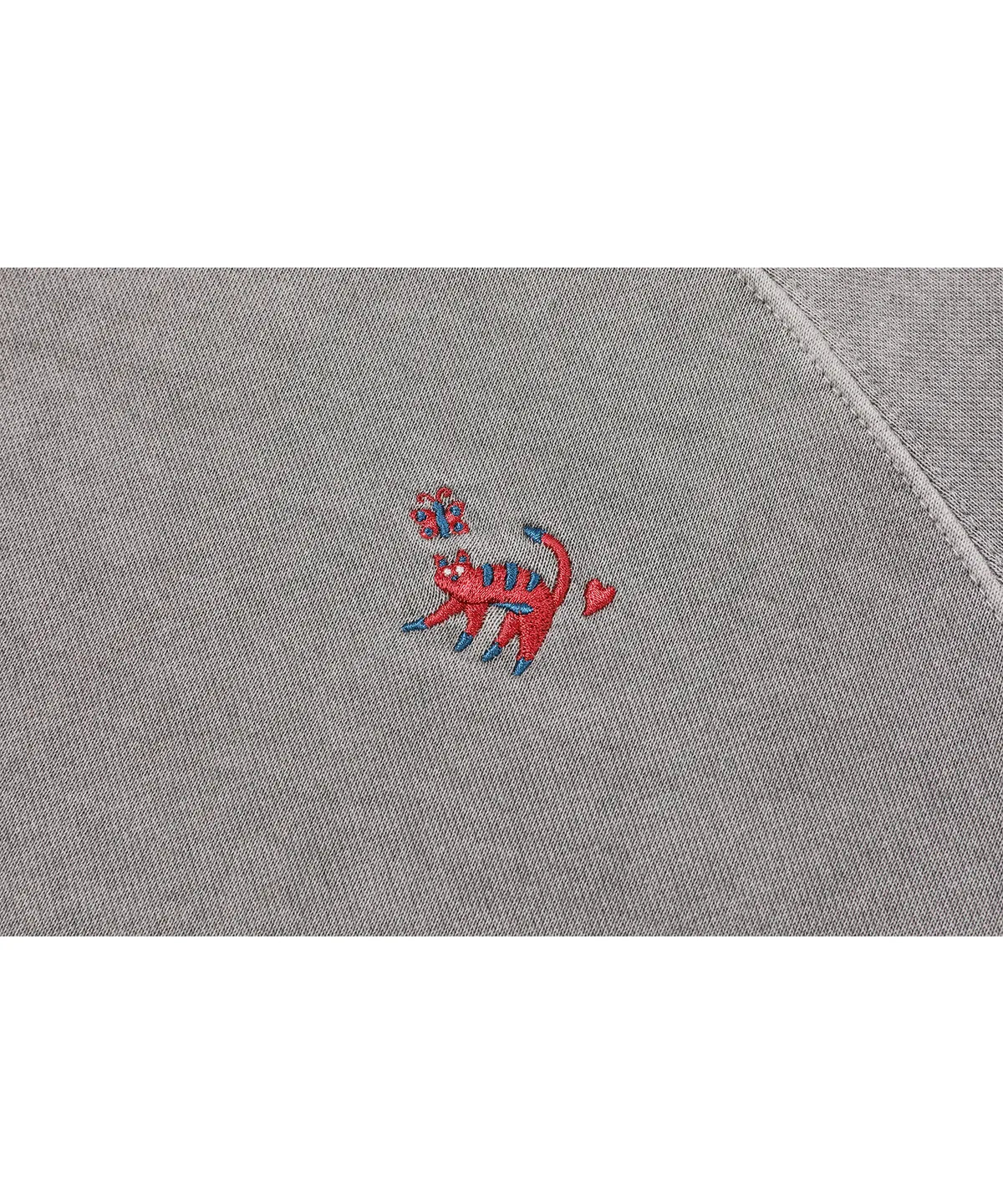 🆕新品上架💖【梨花娘】 韓國🔥TOP.1熱賣潮流CPGN STUD貓咪精緻刺繡斜肩休閒大學T (2色) 男女皆宜