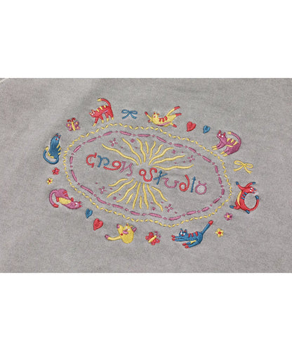 🆕新品上架💖【梨花娘】 韓國🔥TOP.1熱賣潮流CPGN STUD貓咪精緻刺繡斜肩休閒大學T (2色) 男女皆宜