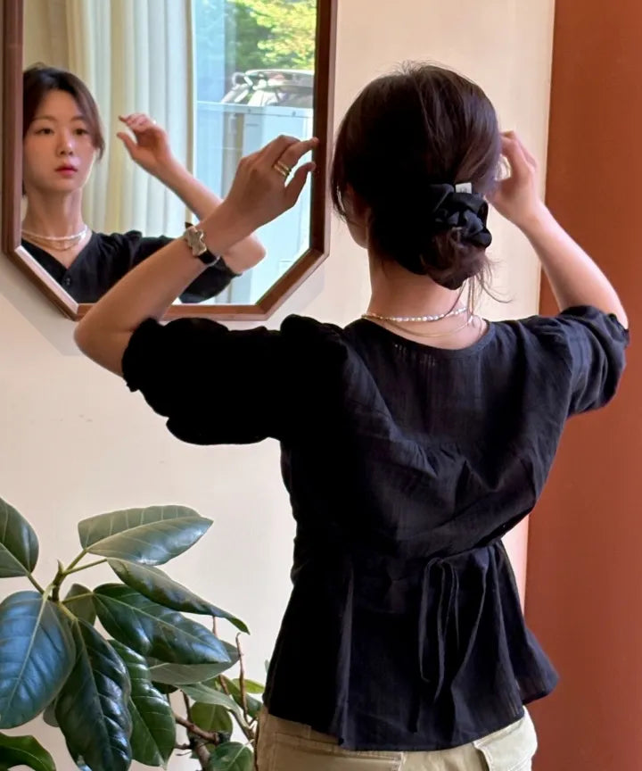 🆕新品上架【梨花娘】韓國品牌 ROEM細節V領綁帶襯衫(2色)