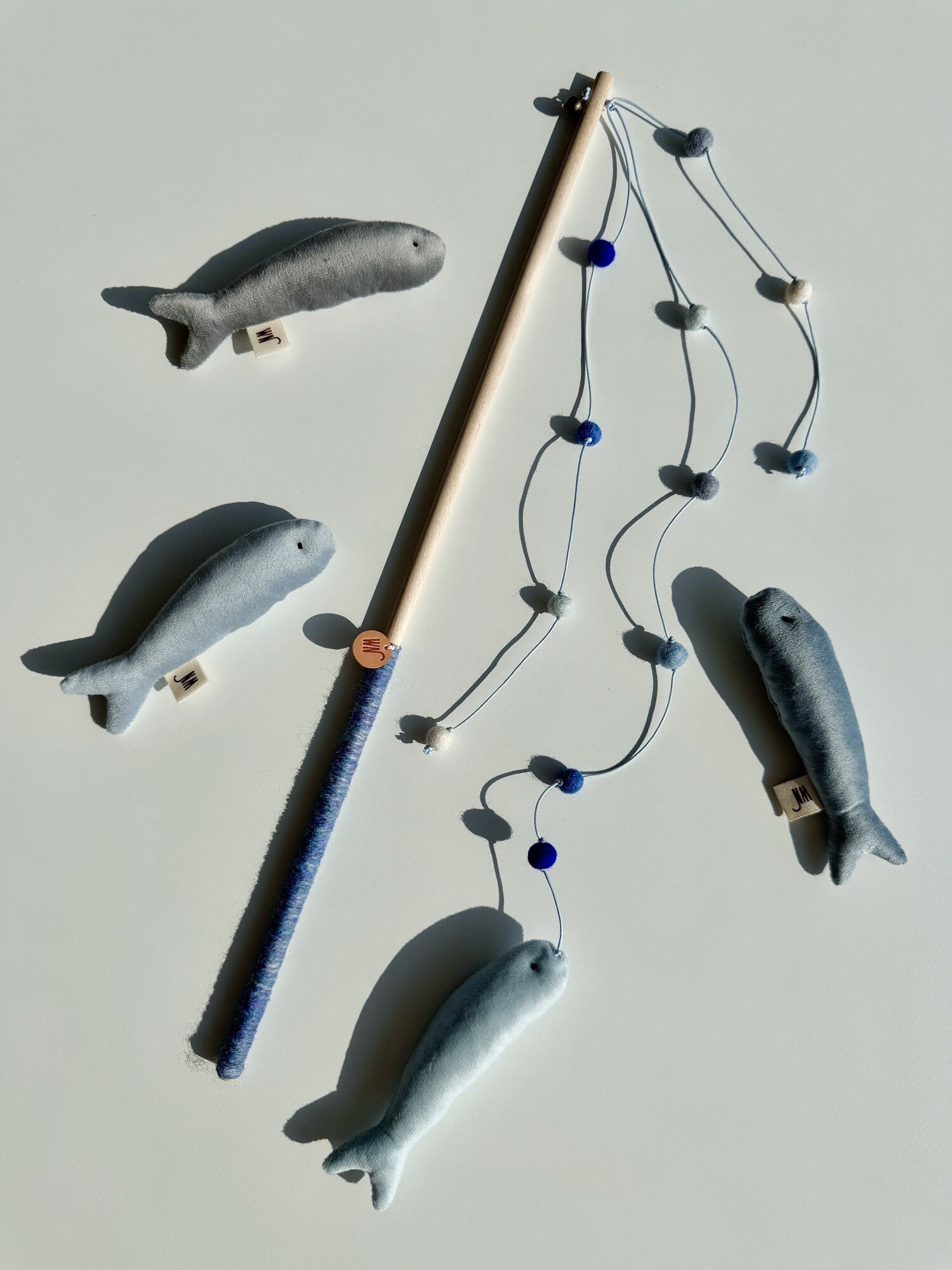 🆕新品上架【梨花娘】💖韓國品牌 WETNOSE  蹦跳小鯷魚逗貓棒玩具(手工製作，等待期約10~15天)