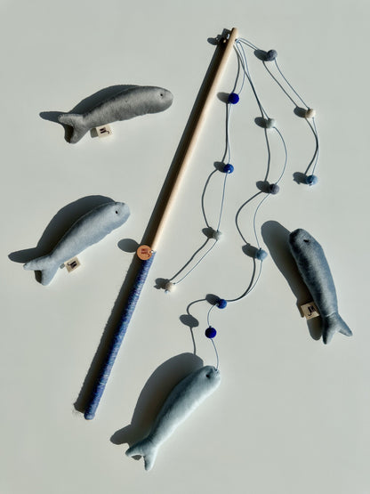 🆕新品上架【梨花娘】💖韓國品牌 WETNOSE  蹦跳小鯷魚逗貓棒玩具(手工製作，等待期約10~15天)