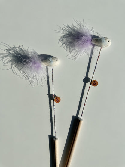 🆕新品上架【梨花娘】💖韓國品牌 WETNOSE  紫羽毛迷你魚逗貓棒玩具(手工製作，等待期約10~15天)
