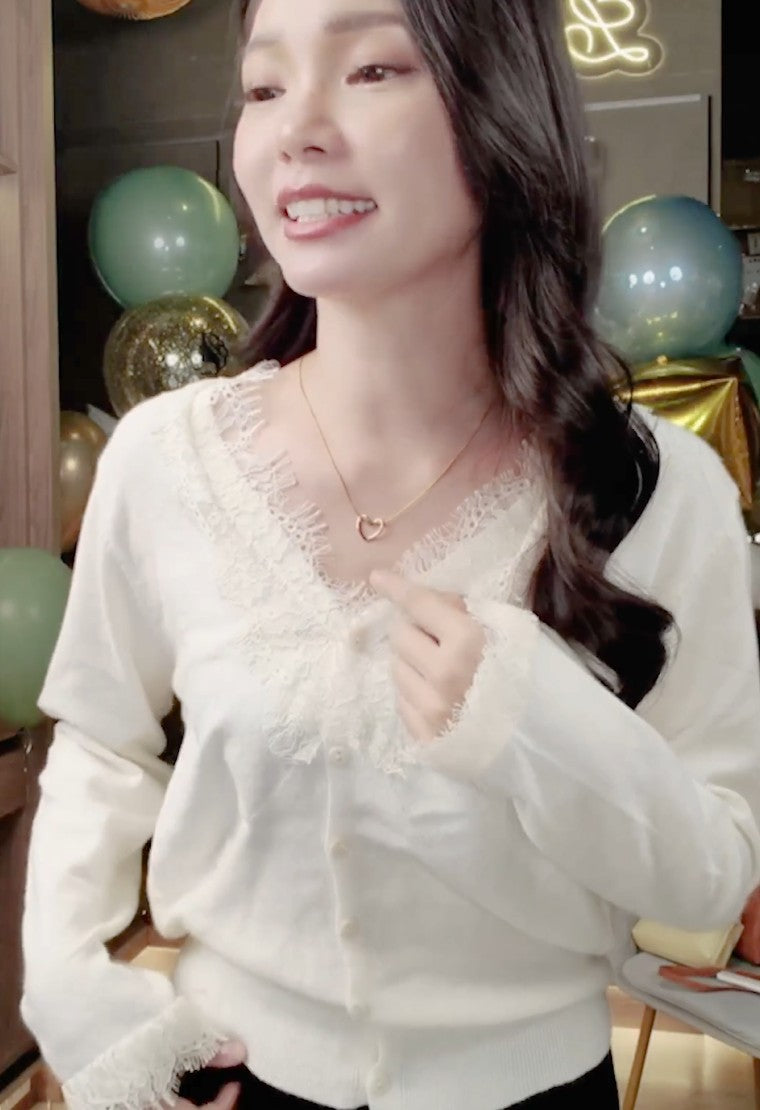 🆕新品上架💖【梨花瑪雅】☕優雅V領睫毛蕾絲細節美感針織罩衫上衣(2色)